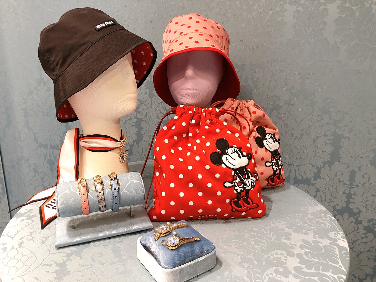 雙面使用的漁夫帽，CP值超高，單色百搭、波卡圓點超可愛。髮夾、皮繩束口袋肯定讓女生超生火！