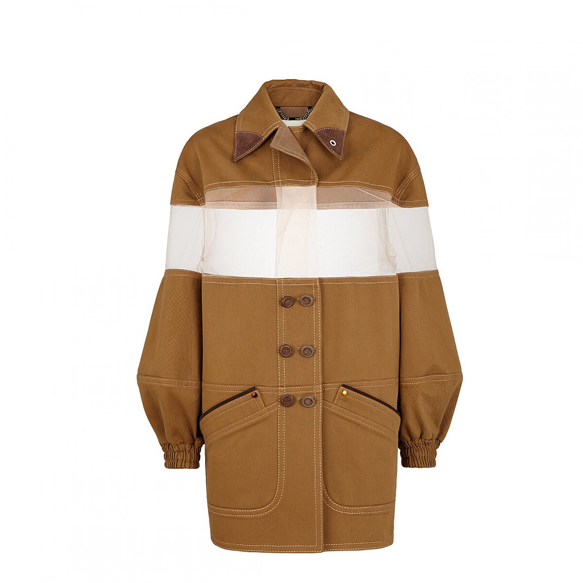 温貞菱選外套最注重「特殊細節」，比如說領片的撞色拼接等等。