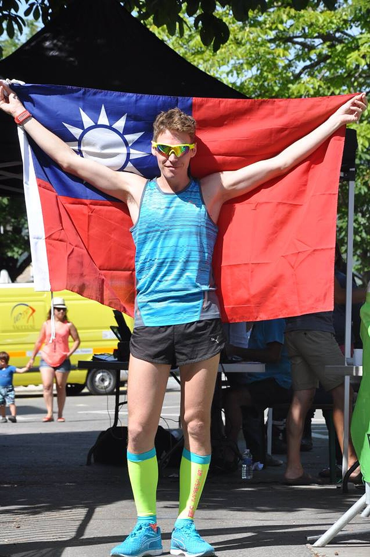 出國跑馬拉松也一定要帶台灣國旗。