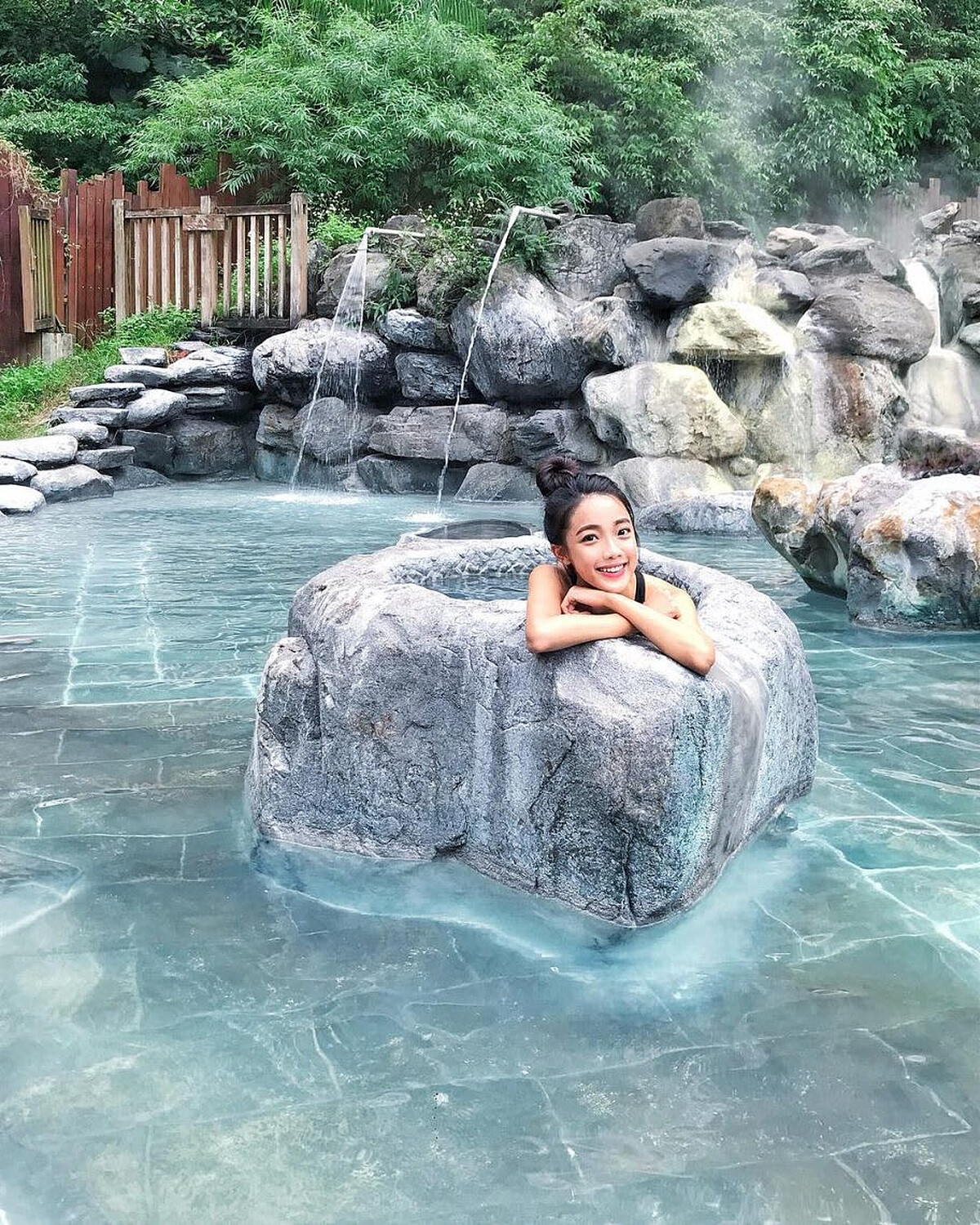 鳩之澤溫泉有特殊的造景，非常好拍（照片來源：instagram @kk.ccc）