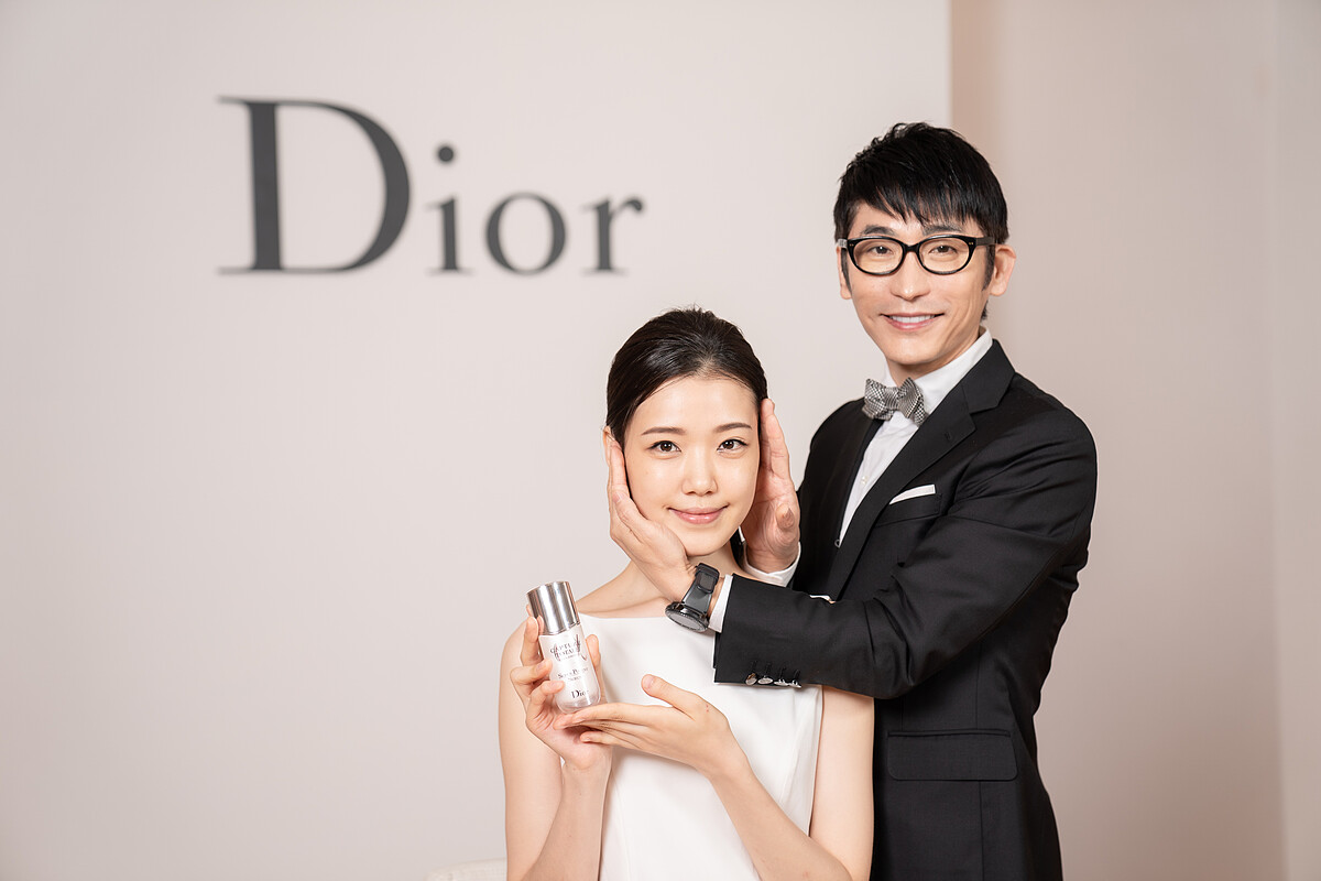 牛爾老師也非常讚賞的超能量小花瓶，並且現場傳授小花瓶托腮按摩法。