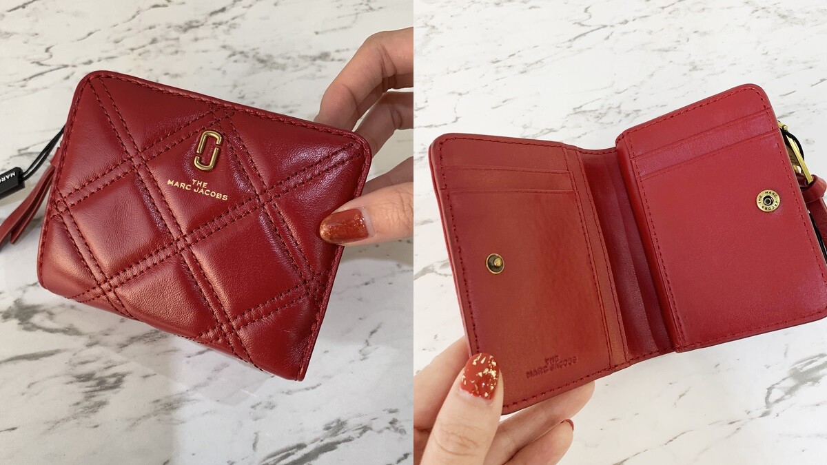 MARC JACOBS 酒紅色Softshot系列皮夾，NT7,690