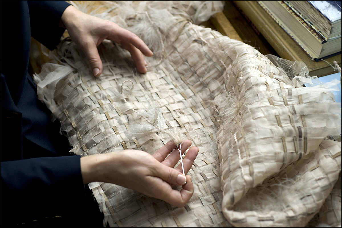 卡爾的帶領下，斜紋軟呢注入更多樣化的材質。