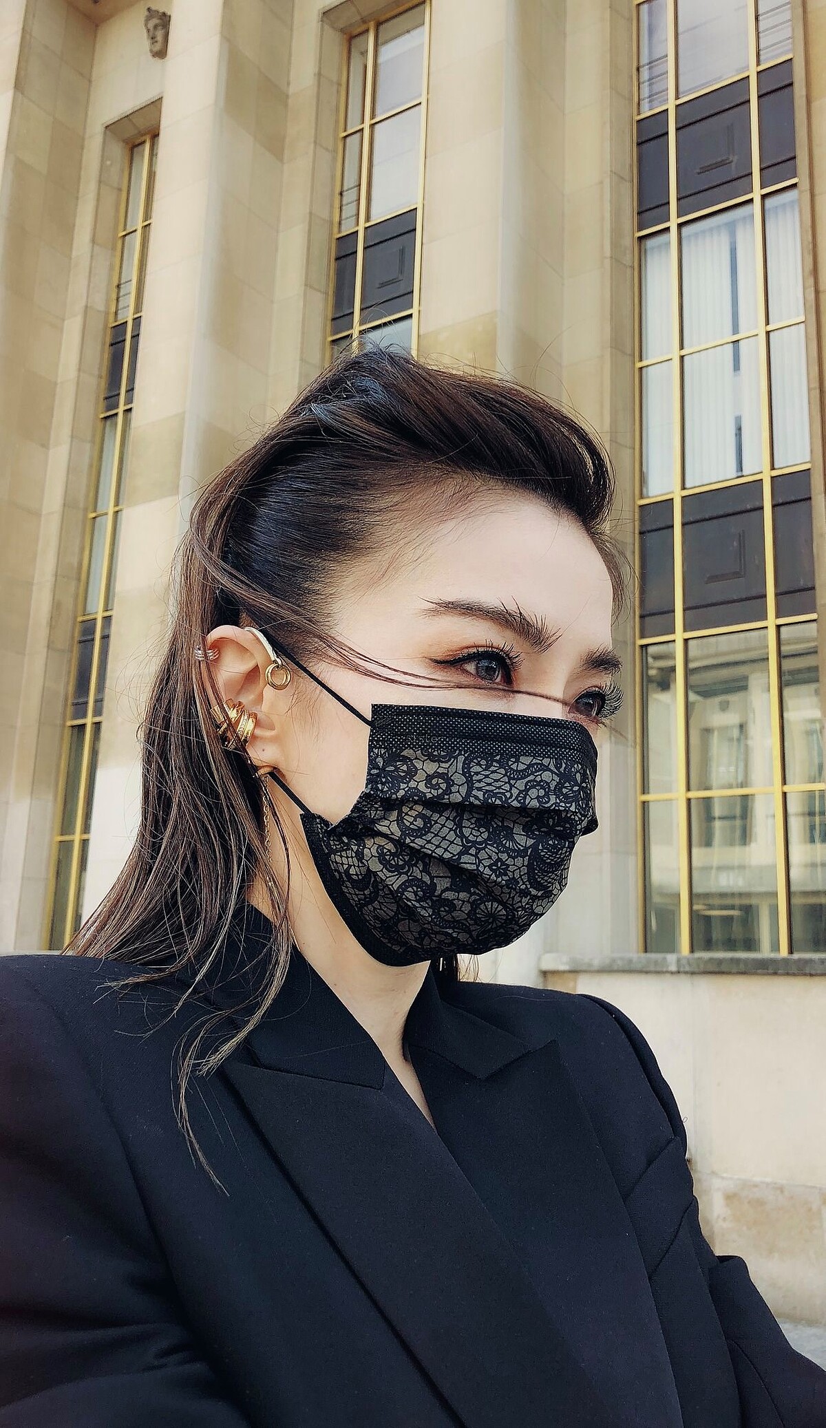 口罩要完全罩住口鼻才能有效阻隔病菌。