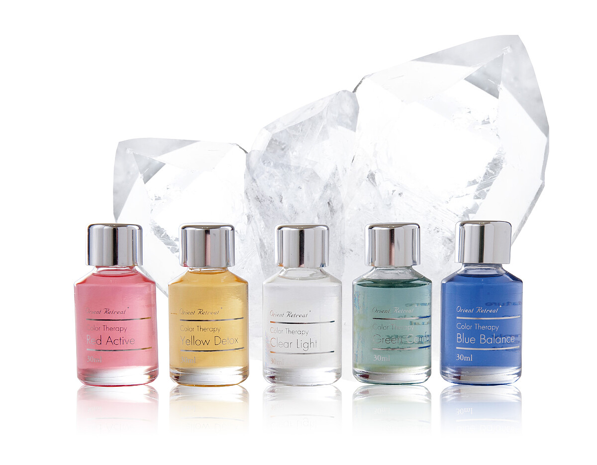 登琪爾五色礦彩油分為紅、黃、藍、綠和透五種