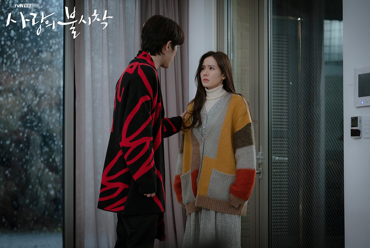 STUDIO TOMBOY撞色開襟針織衫。