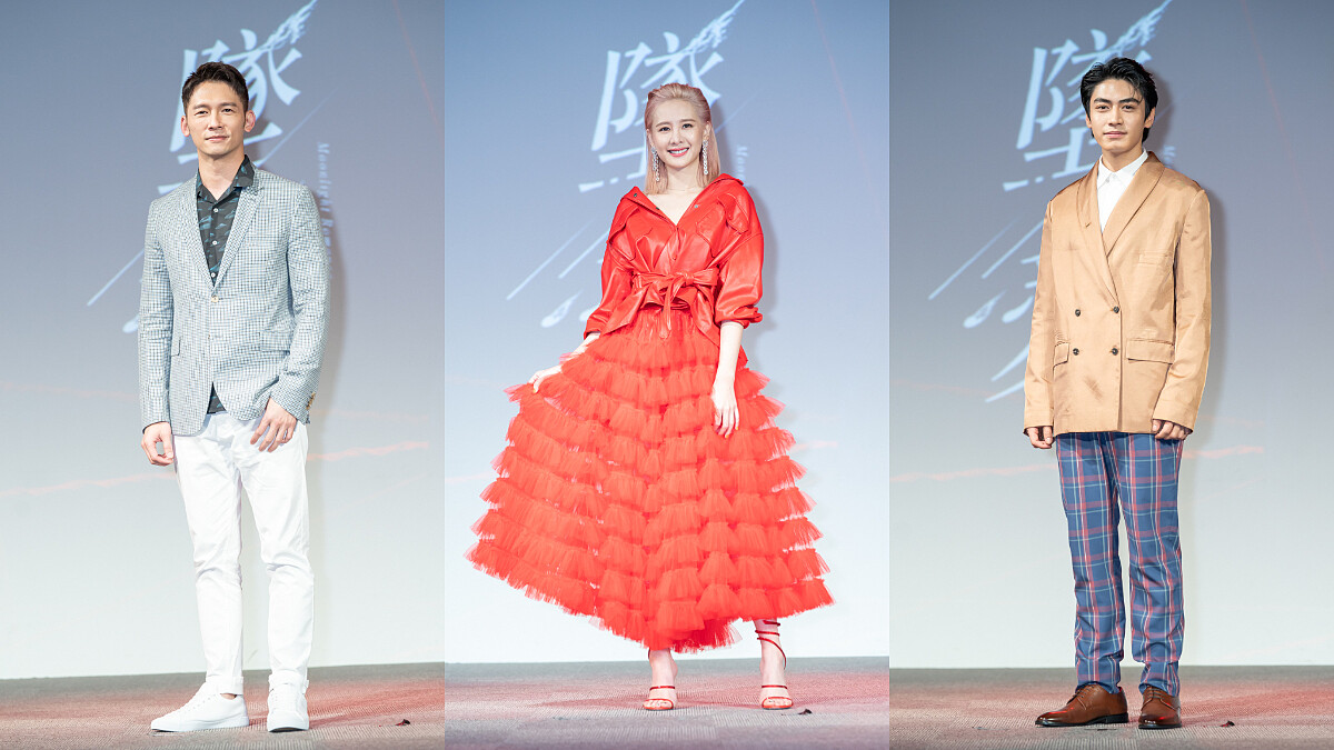 《墜愛》首映記者會 安心亞求脫單，勾宋柏緯談禁忌人神戀，被溫昇豪「老練」吻技收服