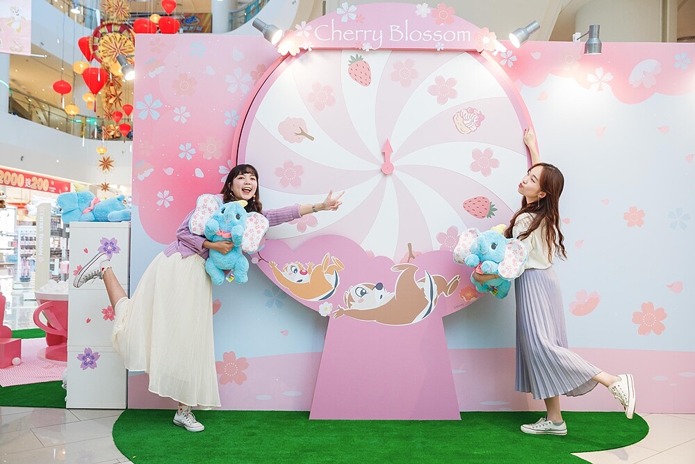 高雄店打卡點：櫻花季限定俏皮旋轉盤