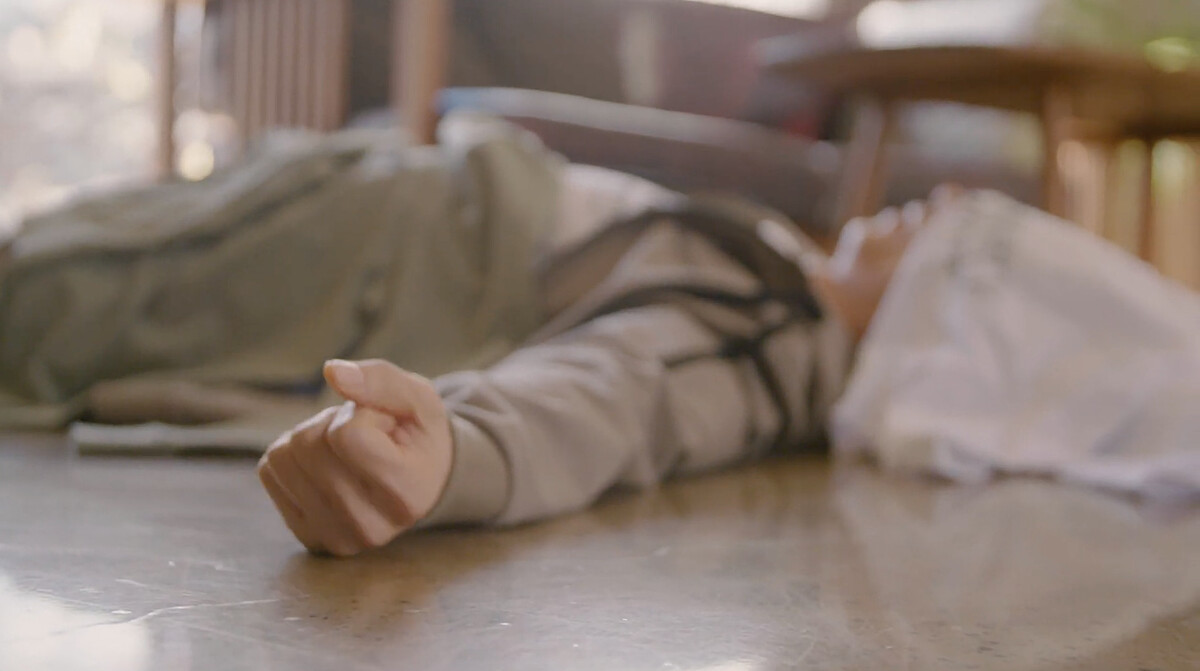 還被衣服小山壓垮,也太可愛了~