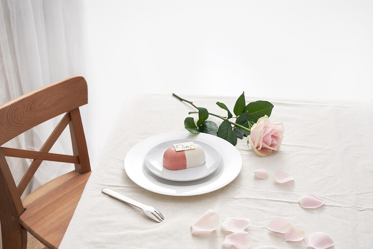 Appearance (外表)：荔枝輕慕斯 / 玫瑰覆盆子果凍 / 大馬士革玫瑰蛋糕 / 奶油脆餅。