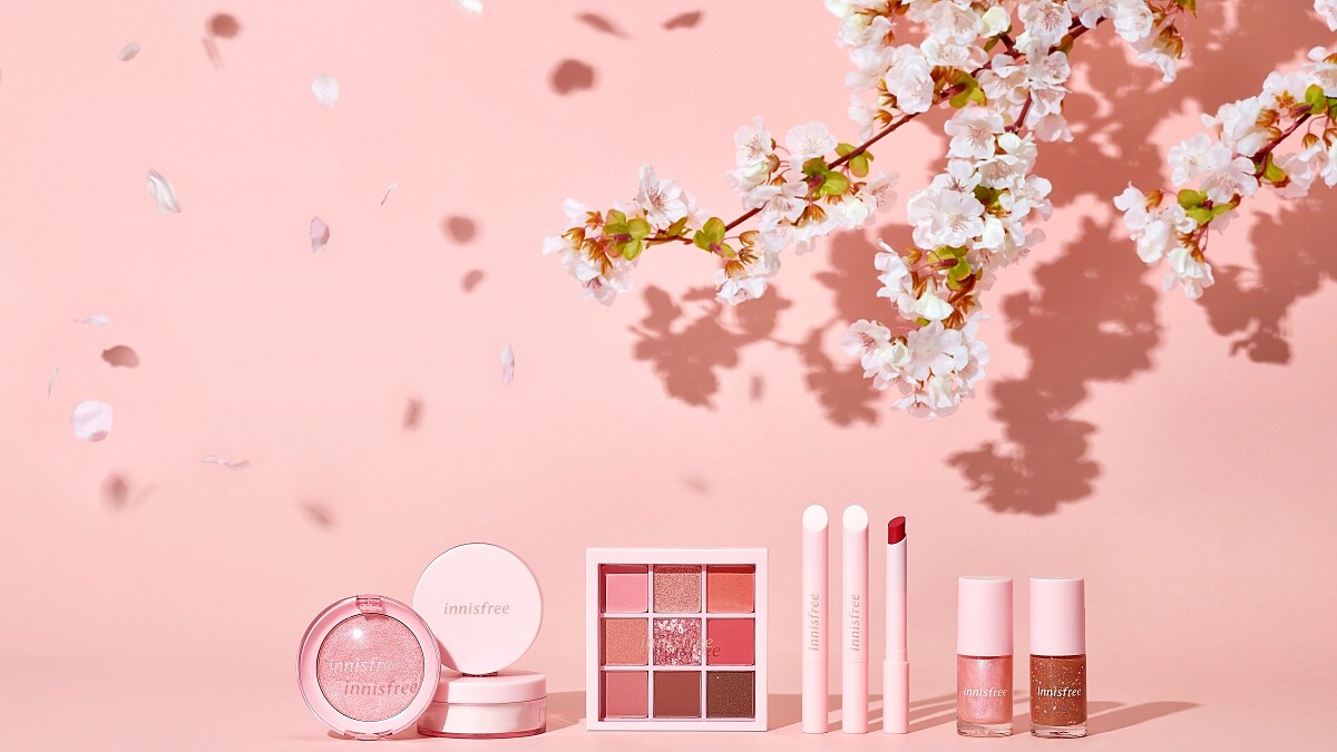 innisfree 2020濟州嚴選系列是超夢幻「櫻花」主題,經典熱賣蜜粉還推出櫻花限定版,帶有櫻花香也太浪漫