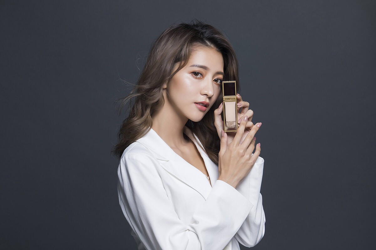 最上鏡奢華粉底液SPF50/PA++++(全10色) NT$4,200 /2020.03.01 奢華上市!