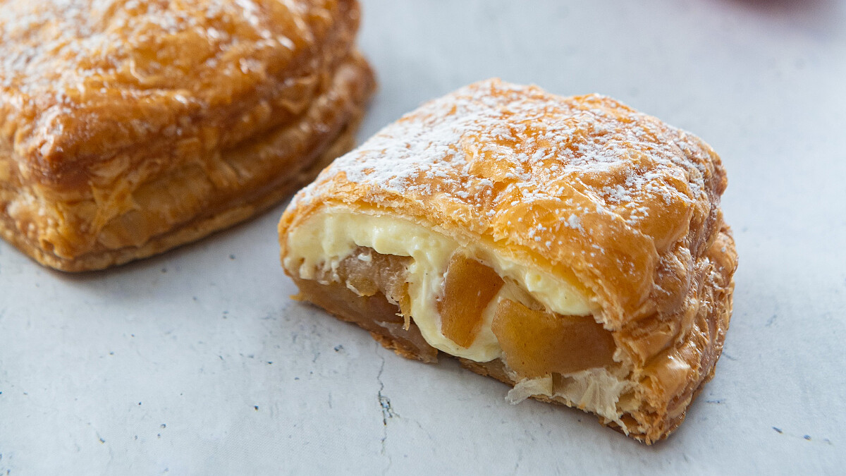 beard papa推出春季新品「千層艾波派」！酥脆派皮加上糖漬蘋果塊，蘋果派粉肯定要嚐嚐