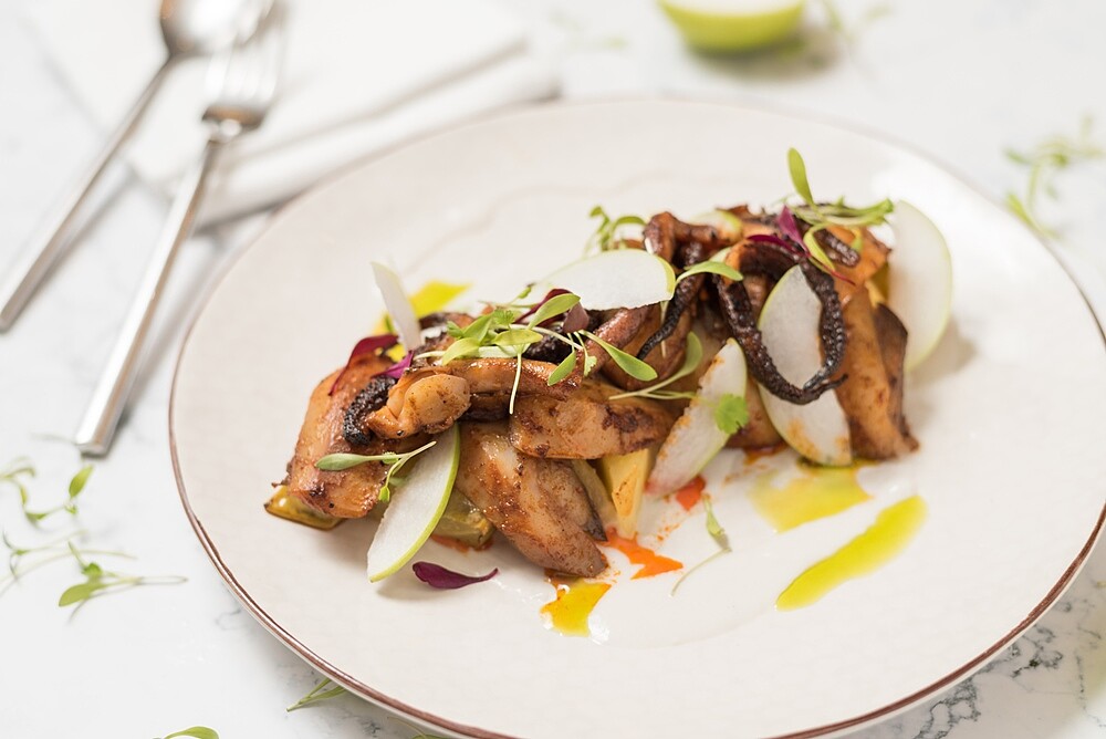 炙烤澎湖軟絲與椰香海鮮醬