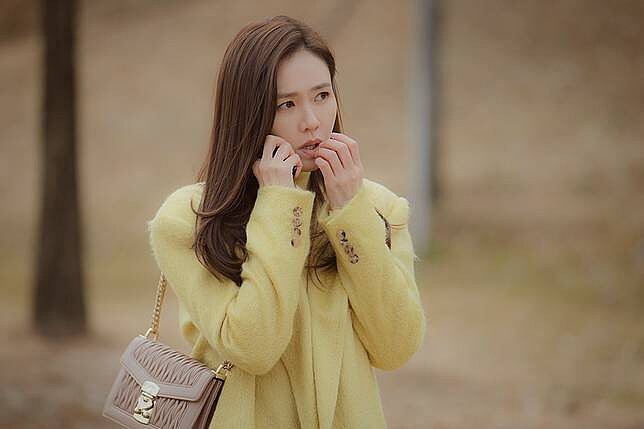 Miu Miu CONFIDENTIAL MATELASS&Eacute;皮革金屬鍊帶包，NT57,500