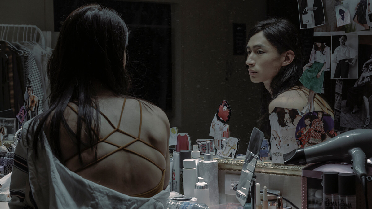 《誰是被害者》黃河首度接演跨性別者角色！化身酒店公關，為戲瞬換女裝秀美背