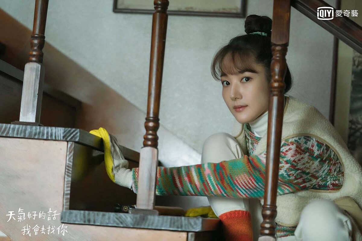 ON＆ON毛毛背心搭配MISSONI彩色針織毛衣