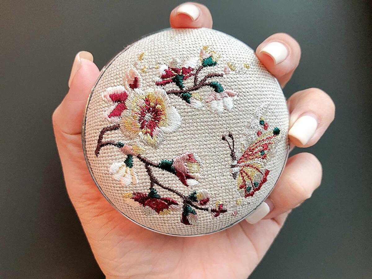 滋晶雪瀅氣墊粉霜（銀藍金邊）