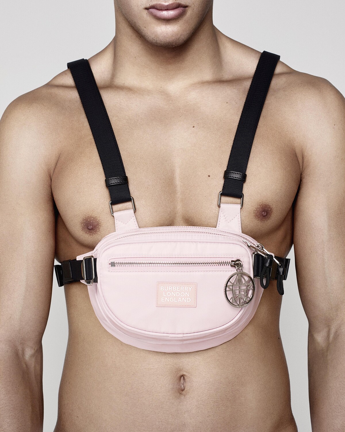 ECONYL&reg; Cannon 腰包（$910；約NT$27,755）