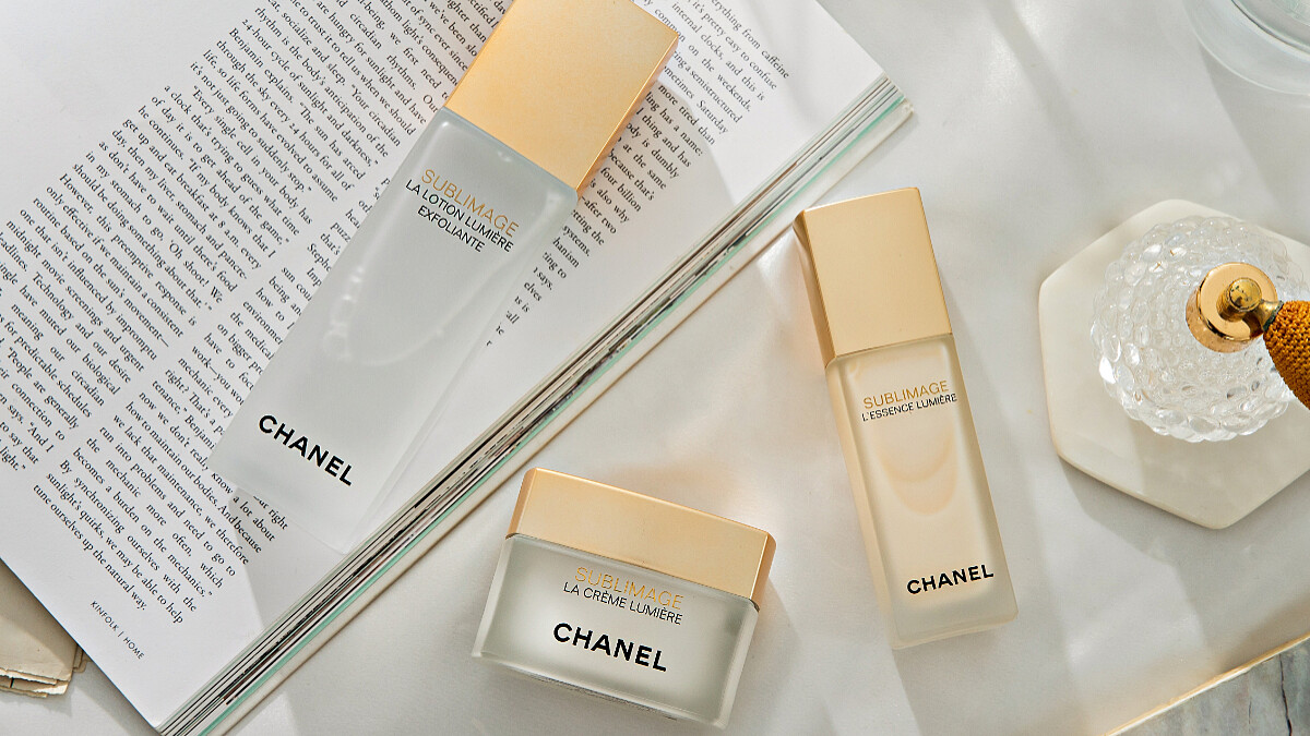 很多人不說但M編偷偷告訴大家～香奈兒奢華金燦煥白家族，根本是直接送妳進入抗老同時美白的豪華頭等艙關鍵！