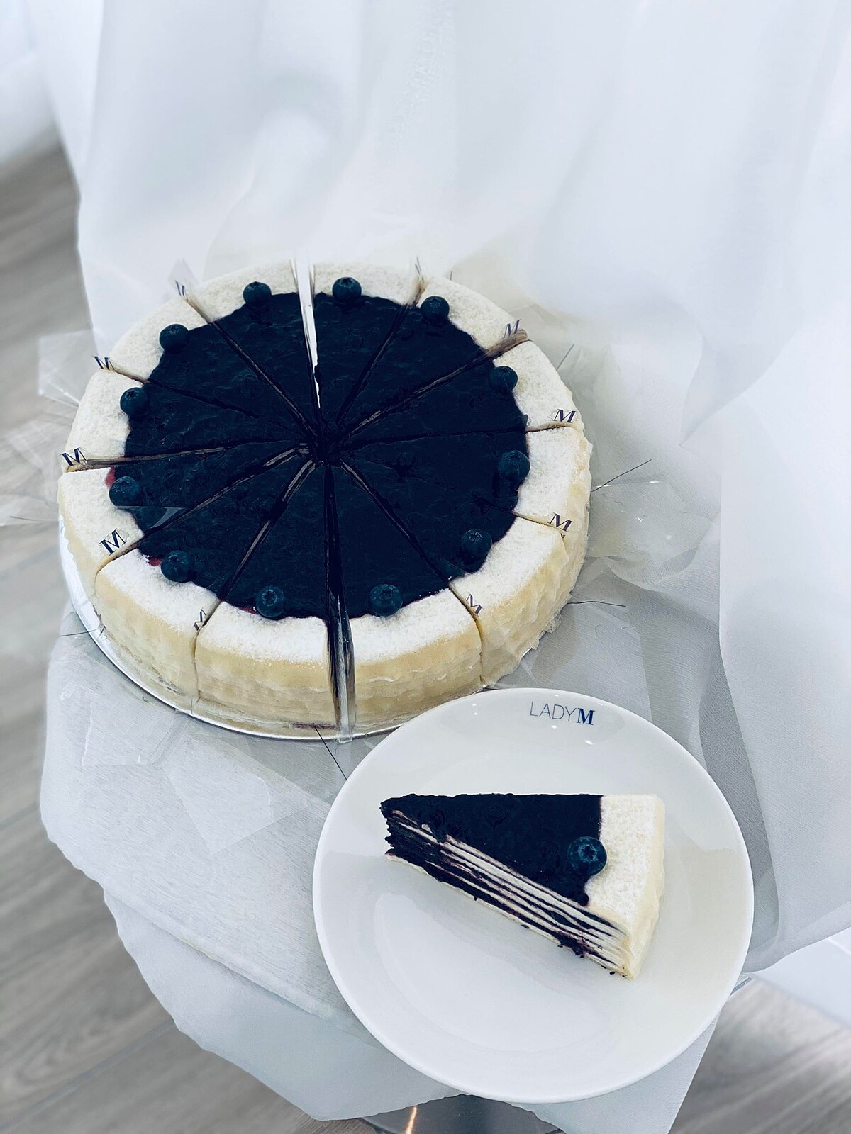 藍莓起司千層蛋糕(單片280元;九吋2,800元)