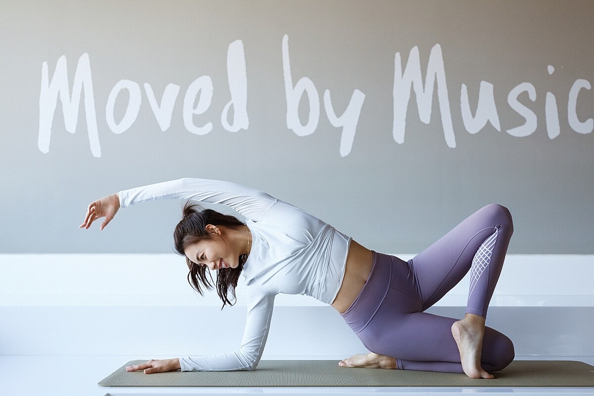 繫帶短背心，Lululemon；長褲，可彤個人私物。場地，Space Cycle。