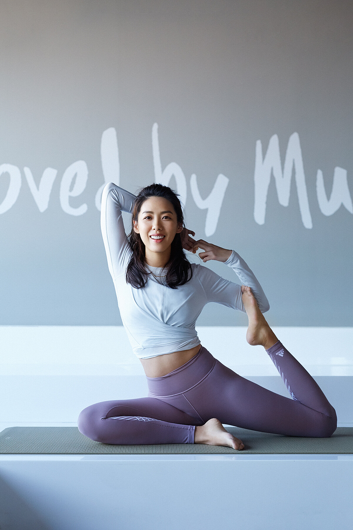 繫帶短背心，Lululemon；長褲，可彤個人私物。場地，Space Cycle。