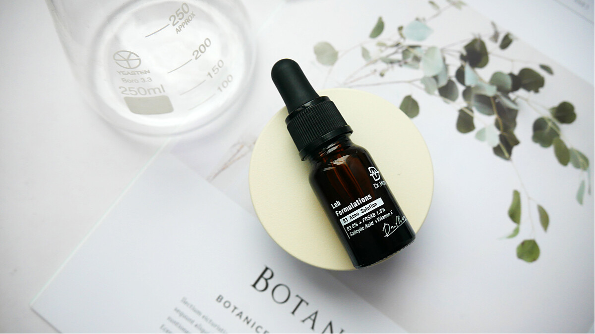 跟痘痘貼說順風不送!有衛福部加持的成份超威風,擦了美博士B3抗痘精華肌膚有夠妥當!