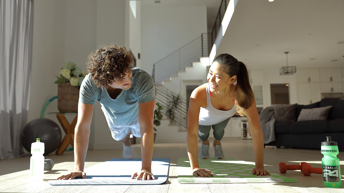 居家防疫動起來！瘦手臂/瘦小腹/翹臀/瘦腿…每天20分鐘5組健身強招 做好做滿瘦一波！