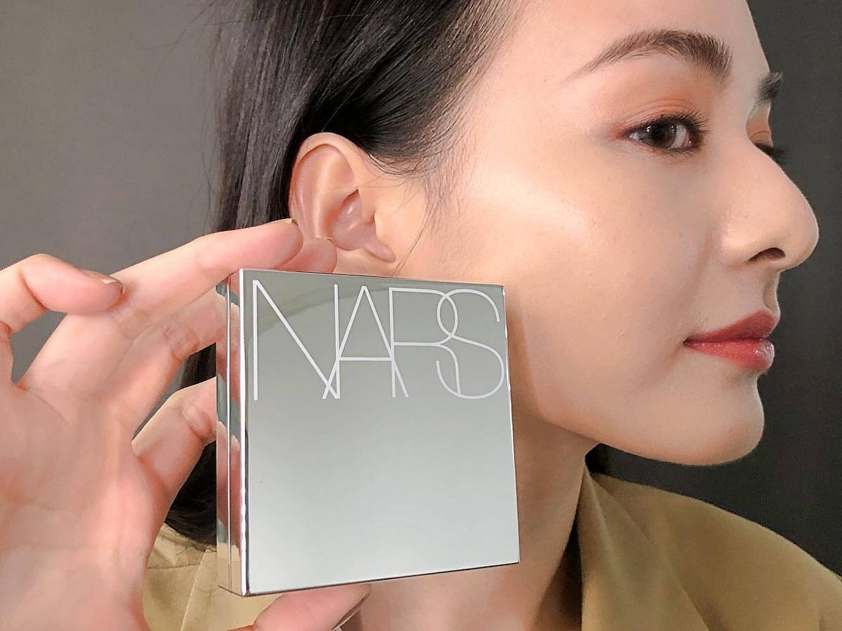 NARS超持久亮顏氣墊粉餅2020推出了限量快殼版本激情鏡光版