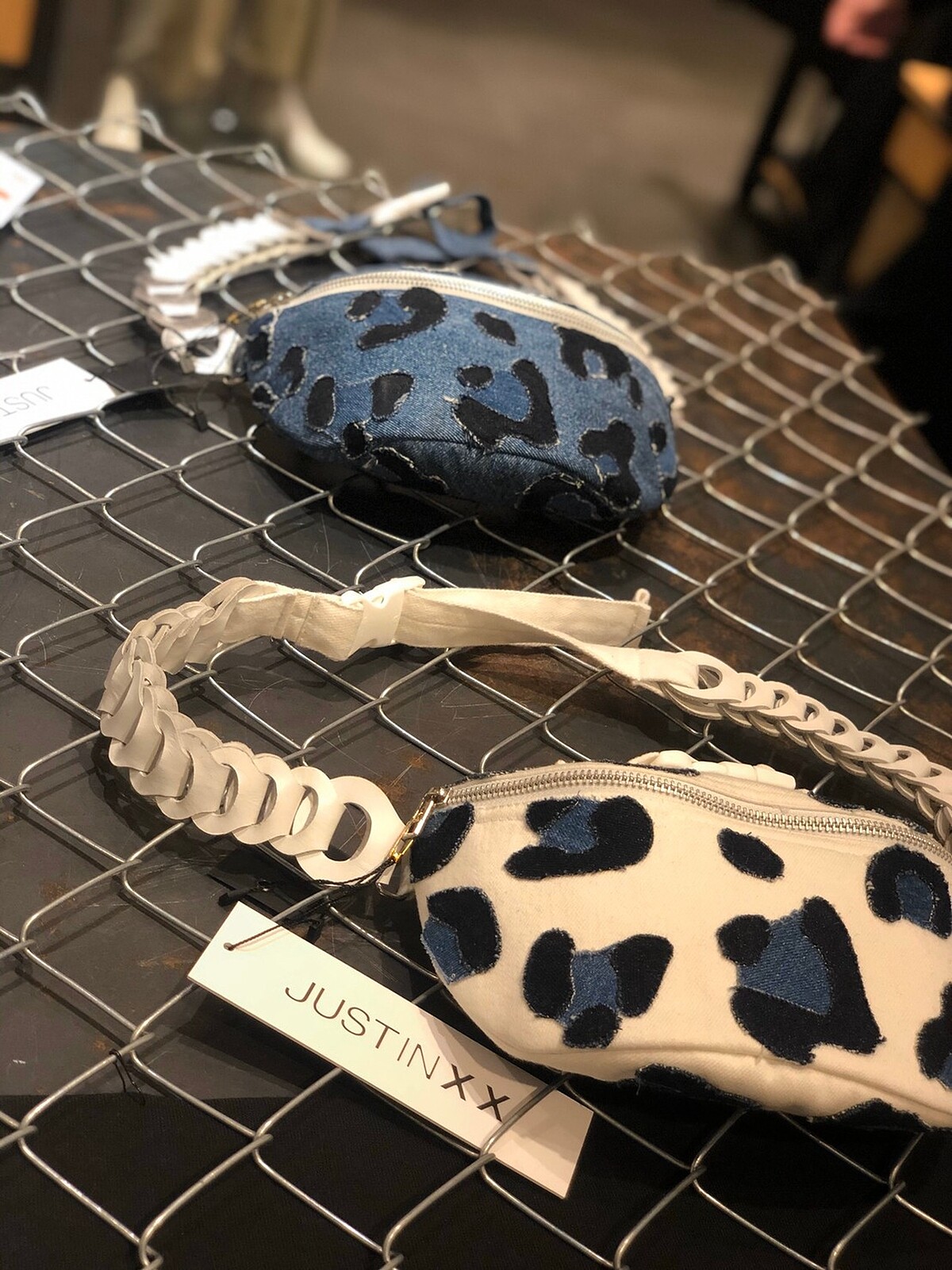 誠品生活AXES｜Remake腰包｜推薦價6,580元。