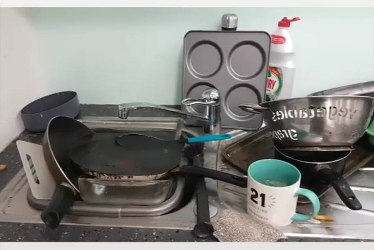 宿舍廚房髒亂的冰山一角