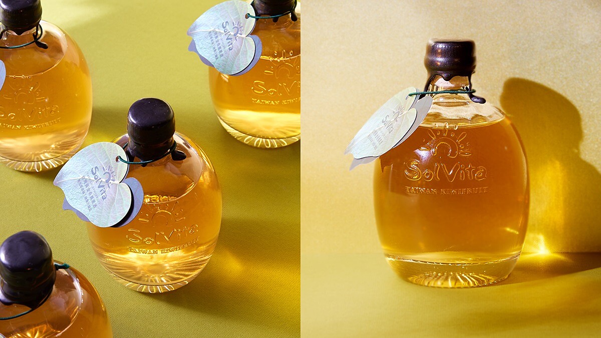 全台限量500支！台灣首支奇異果酒由雙好設計X日光維他攜手推出，超美瓶身底部還藏有奇異果