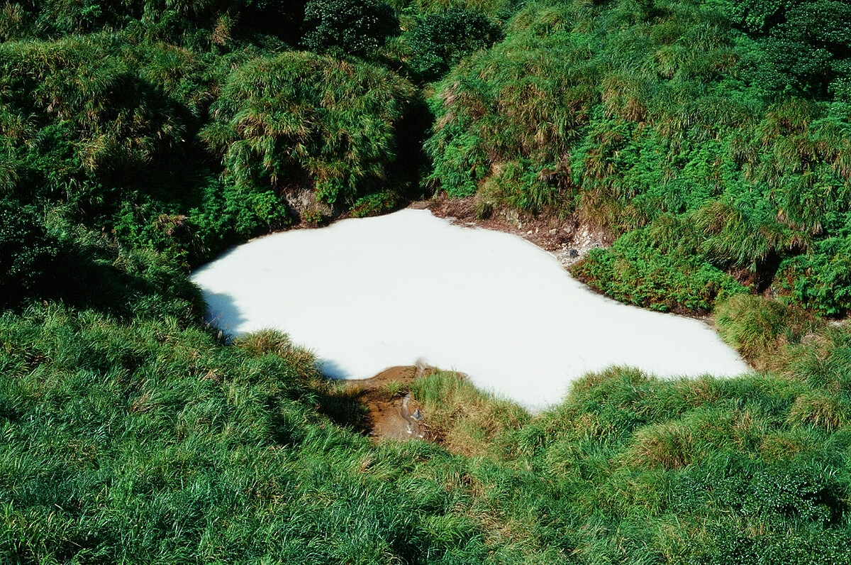 冷水坑牛奶湖。圖片來源:陽明山國家公園管理處 柳正鳴攝