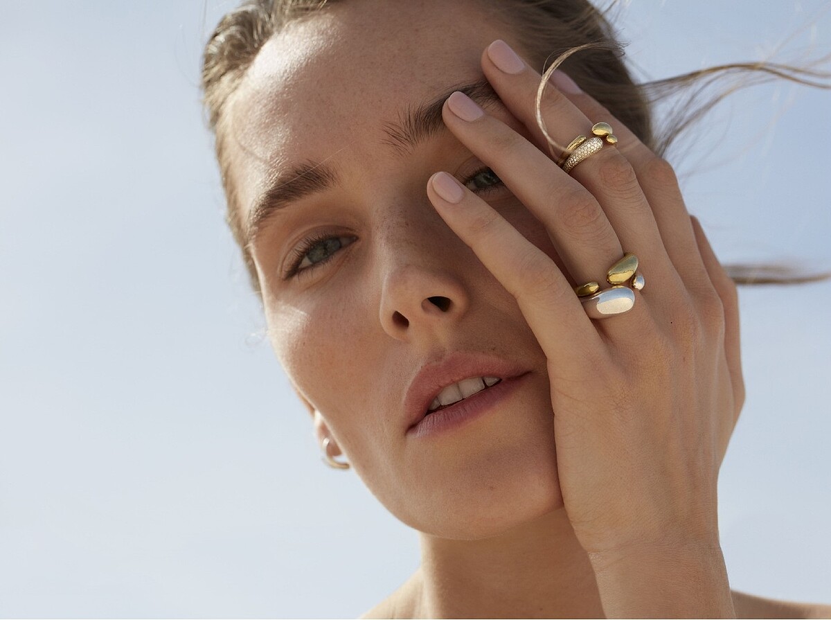 MERCY系列18K金戒指，NT39,000起、純銀戒指，NT7,200 、18K金鋪鑽戒指，NT91,000起。