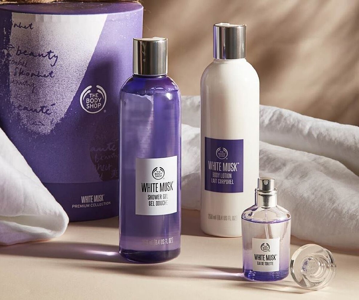 THE BODY SHOP白麝香絲柔典藏禮盒內含： 白麝香絲柔沐浴膠250ml、白麝香絲柔潤膚乳250ml、白麝香絲柔淡雅香水30ml