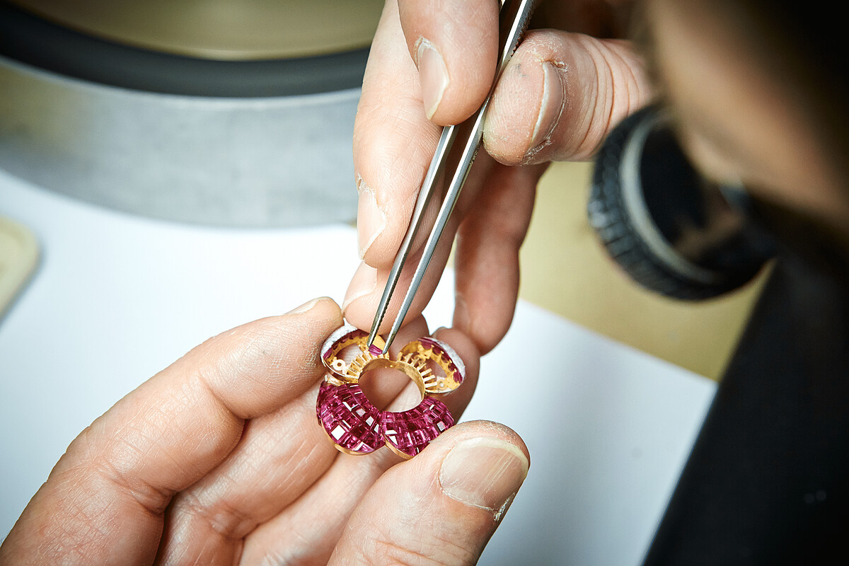 Van Cleef & Arpels - 傳統隱密式鑲嵌工藝圖