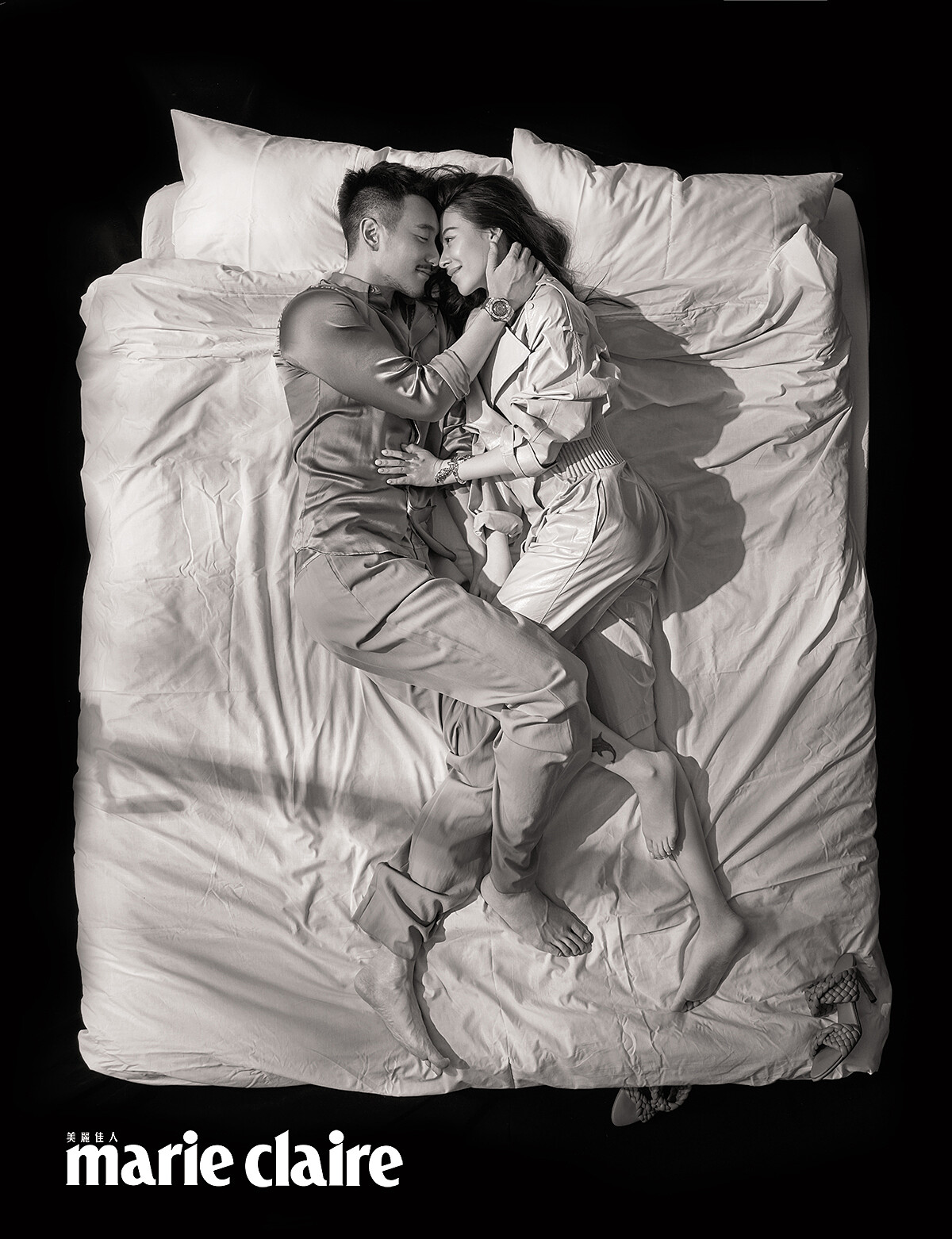 （蔡）皮革連身褲、編織高跟鞋，both by Bottega Veneta；扭結手環，Chlo&eacute; 。 （王）緞面襯衫、西裝褲，both by Dior Men；Big Bang Unico Sang Bleu 鈦金屬鑽錶，Hublot。