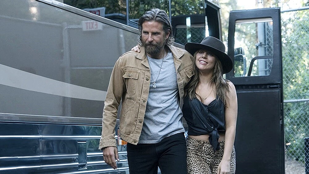 願意為一個人掌著不滅的燈火，陪伴他度過許多暗沉無光的時刻，才是真正的感動與奢侈的浪漫。