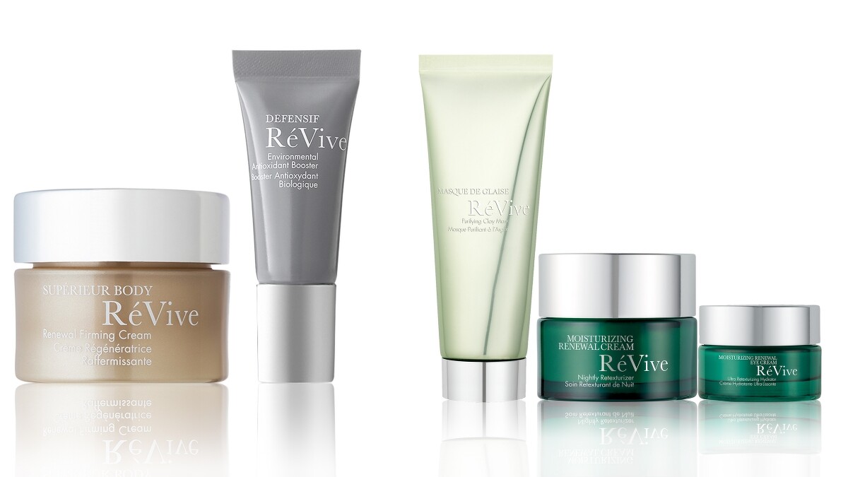 (左)為R&eacute;Vive消費贈禮-4D美膚體驗組、(右)為R&eacute;Vive守護光采煥膚組。