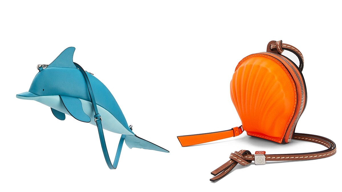 DOLPHIN藍色海豚造型迷你小牛皮肩背包（NT$48,000）、SEASHELL POUCH MINI螢光橘小牛皮貝殼造型迷你包（NT$21,000）