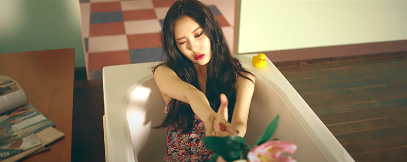 圖片｜宣美〈 Gashina 〉 MV 截圖