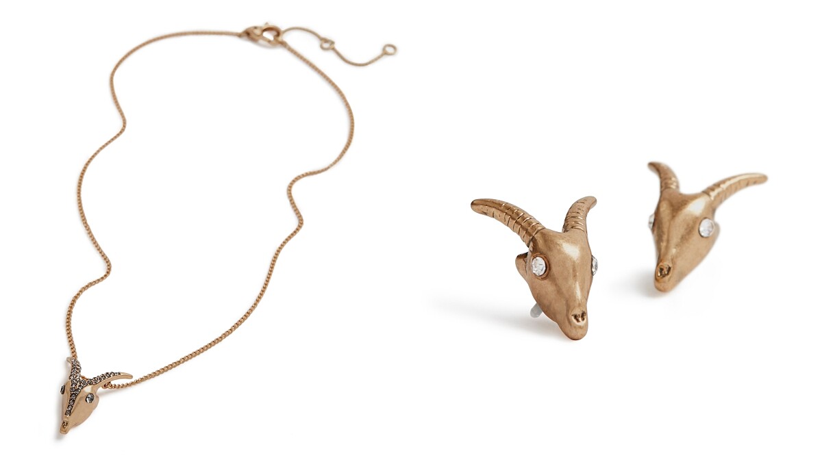 項鍊(NT$1,800)、耳環(NT$1,400)