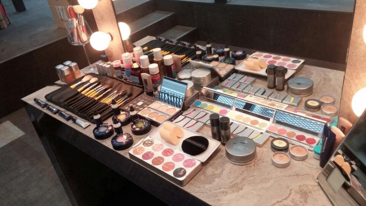 《藍色海洋的傳說》後台彩妝區