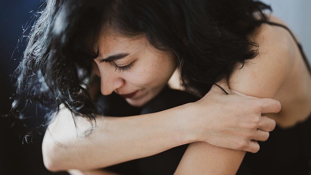 常常心情悶悶不樂、陷入憂鬱漩渦，導致工作效率不佳？嘗試5種方法，立刻跳脫負面情緒，讓內心變更強大！