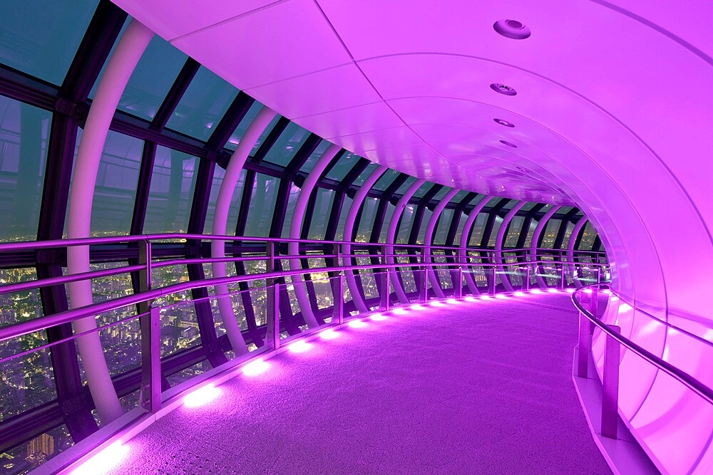 晴空塔內絢爛燈光效果