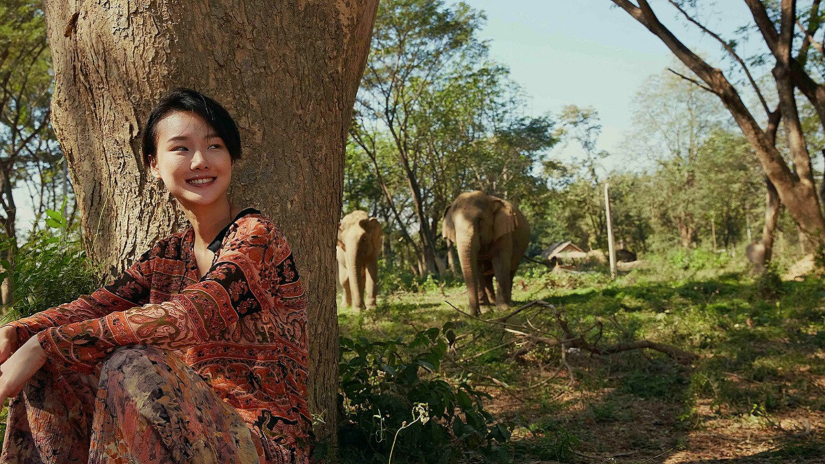 愛地球是每天要做的事！比起氣場十足的時尚超模姿態，那個守護生態環境的GIA唐熒霜，綻放出的神采卻更加耀眼迷人！