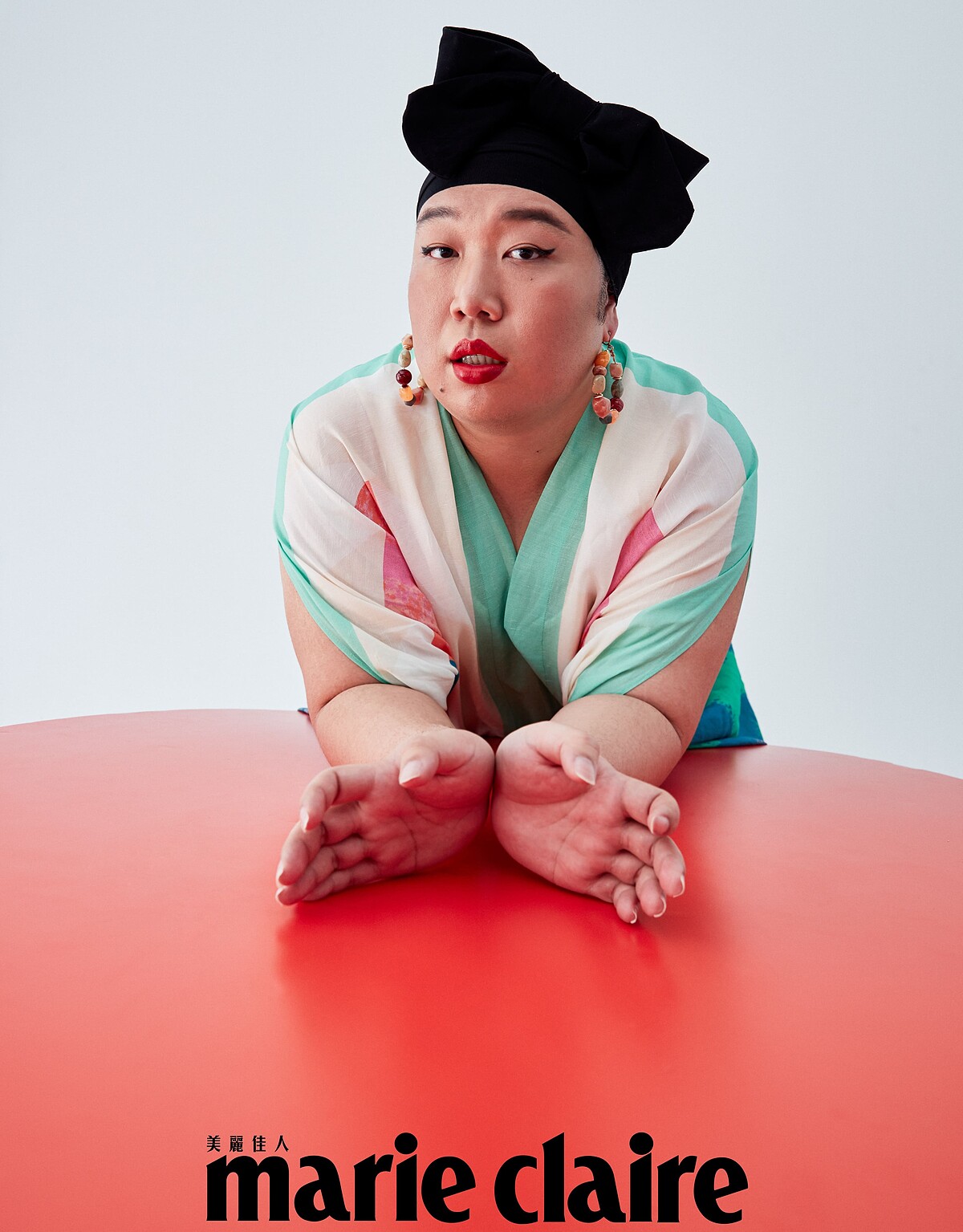 絹印拼接長罩衫、彩色礦石耳環,all by H&M