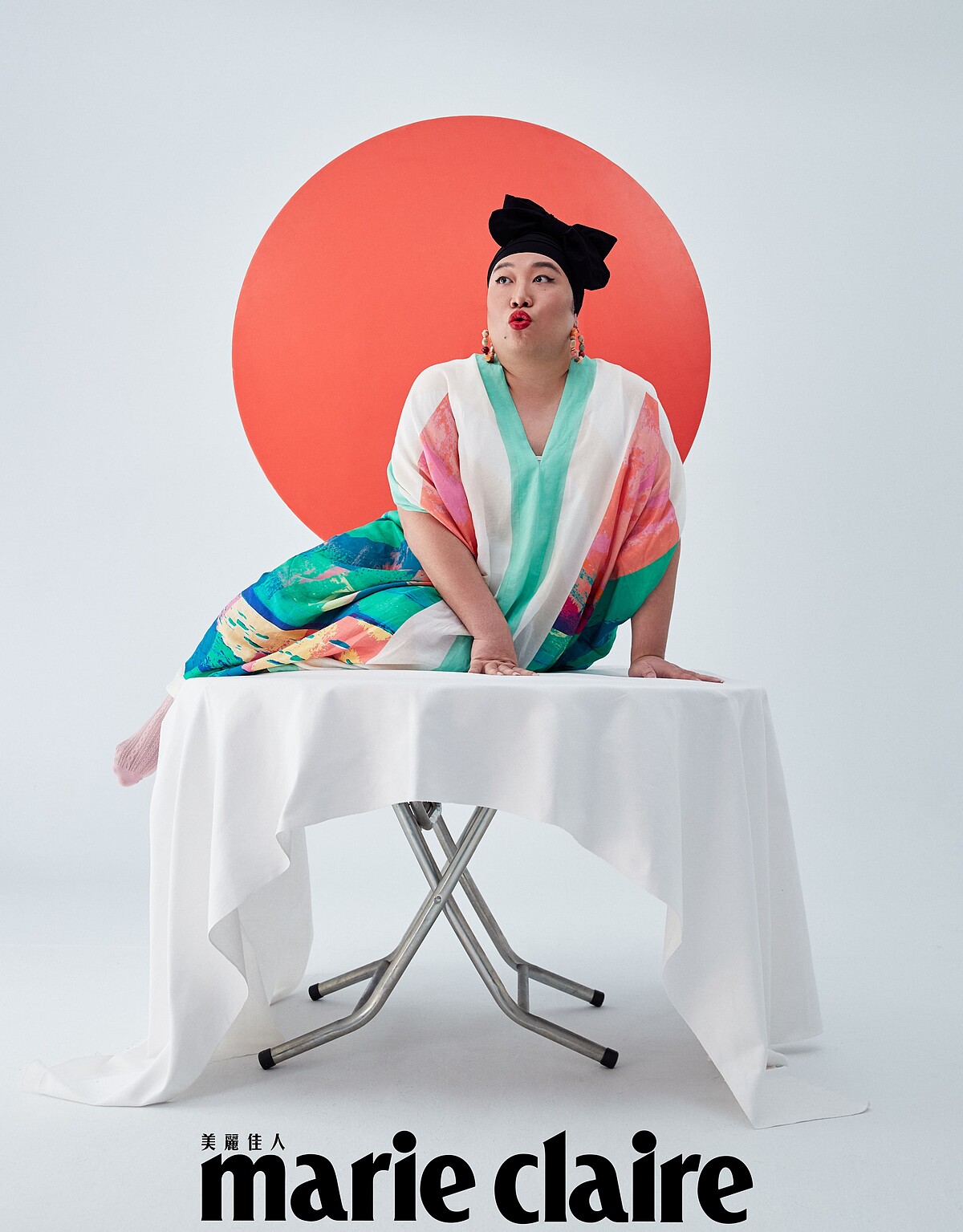 絹印拼接長罩衫、彩色礦石耳環,all by H&M