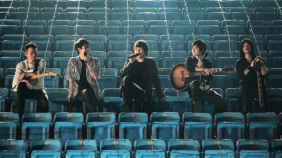 破4000萬人觀看！五月天「突然好想見到你」線上演唱會逼哭粉絲，蕭敬騰、李榮浩、毛不易隔空合唱版驚喜上線